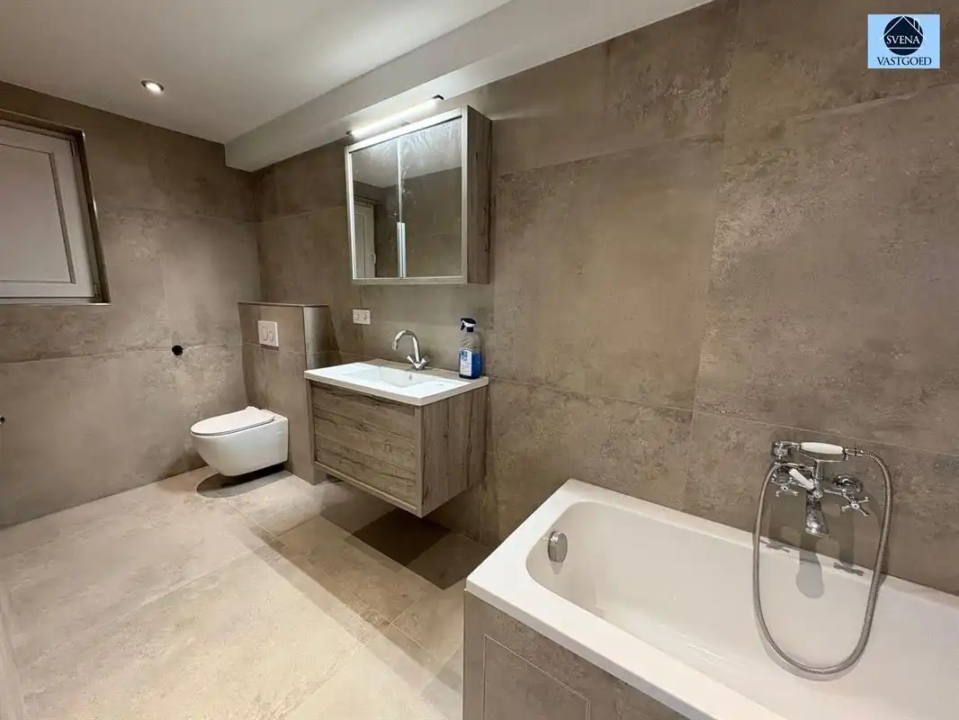 ZEER RUIME WONING MET 4 SLAAPKAMERS EN 2 GARAGES foto 19