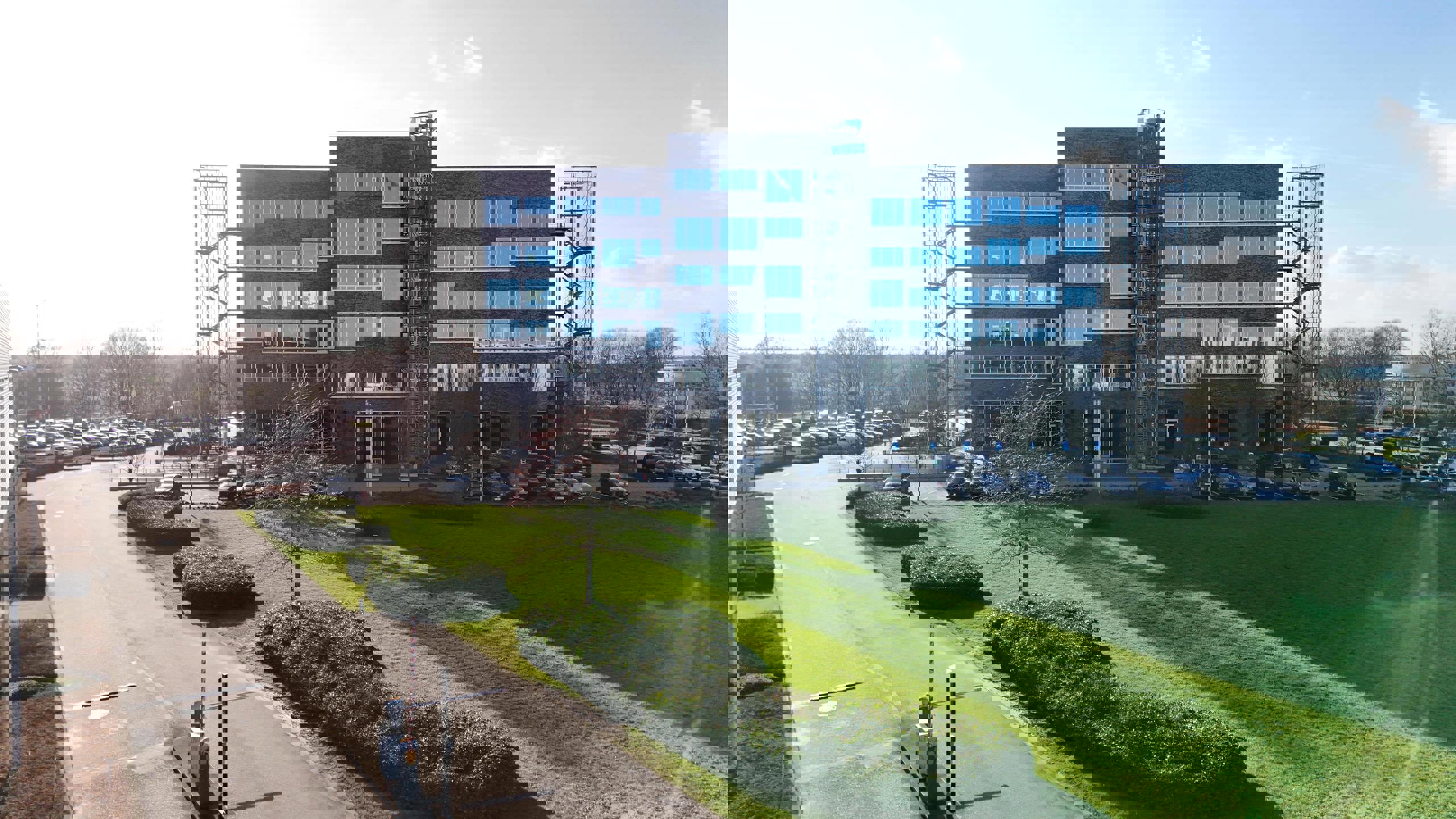 Ruim en Licht Kantoor met Uitzicht op de E313 foto 2