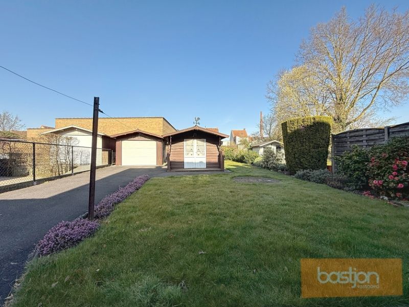 🏡 Te renoveren woning te koop in rustige buurt van Marke! foto 7
