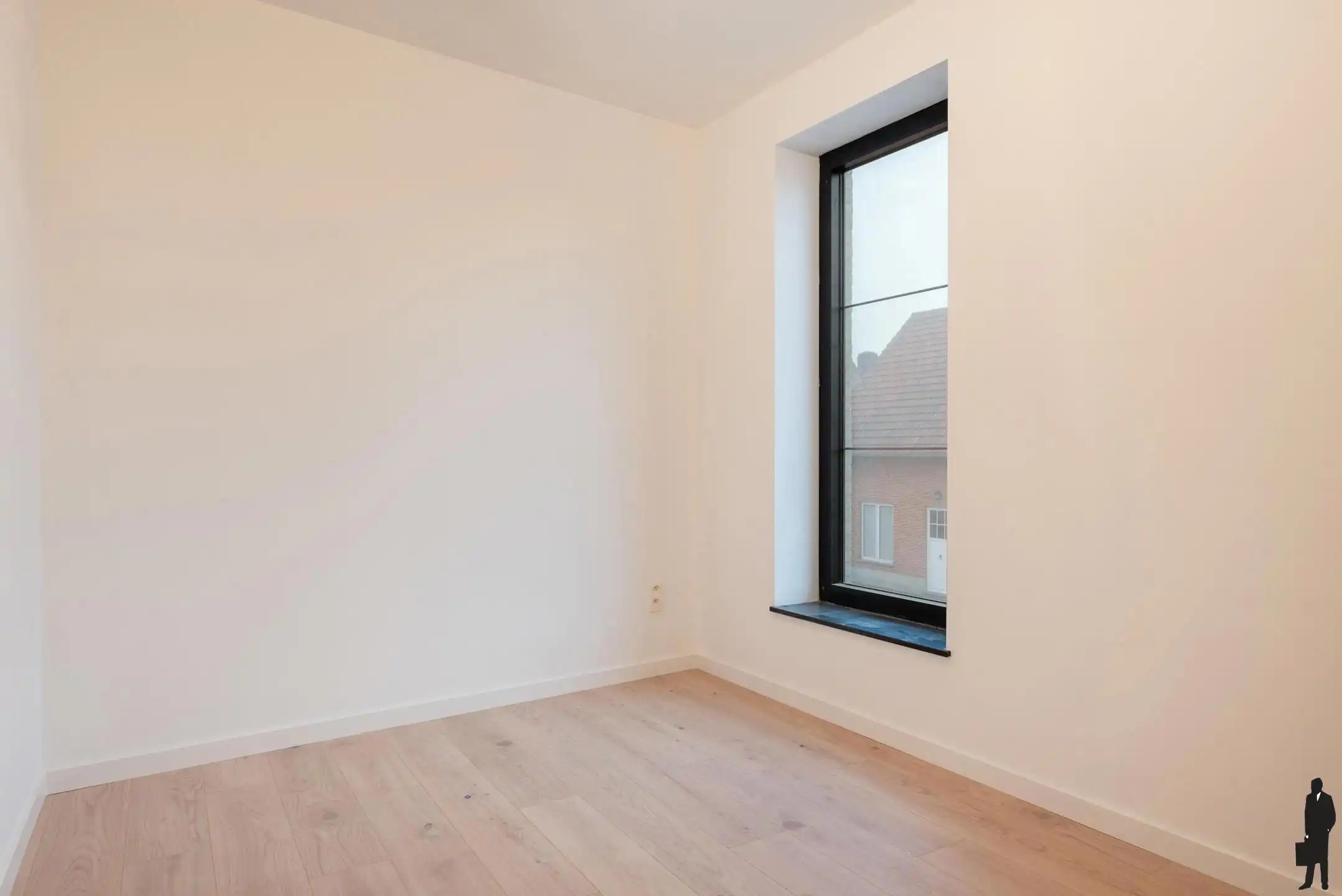 Instapklare nieuwbouw halfopen bebouwing met tuin en garage foto 12