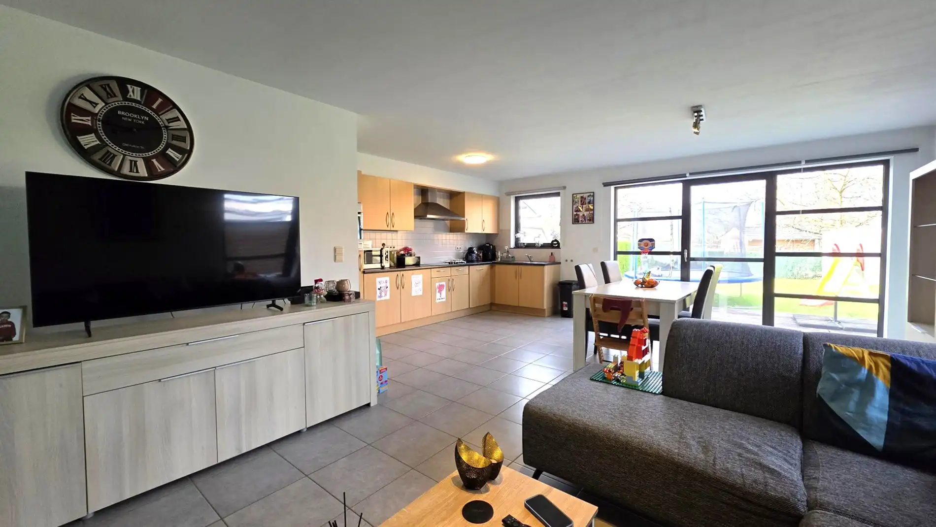 Ruim gelijkvloers appartement met tuin en garage foto 4