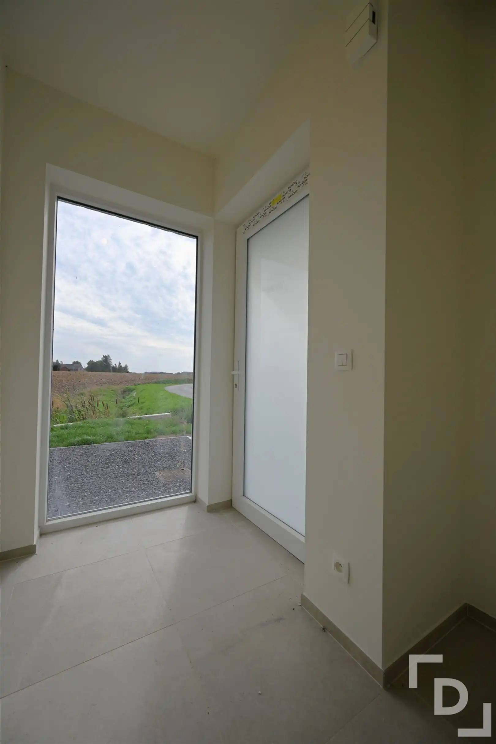 Afgewerkte nieuwbouwwoning  in hartje Proven. foto 16
