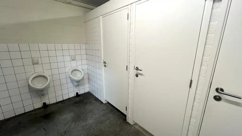 Loods met kantoren te huur in haven van Gent foto 18