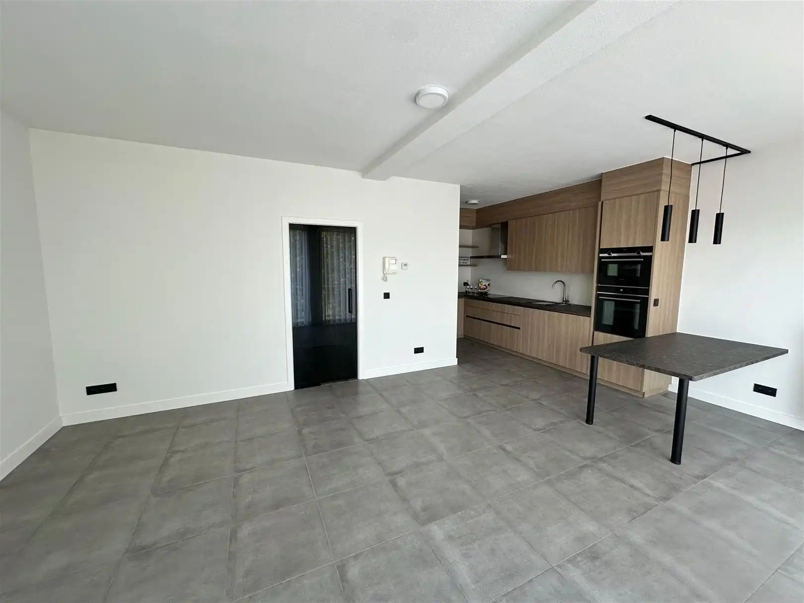 TE HUUR: Duplex-appartement met 2 slaapkamers te Genk! foto 2