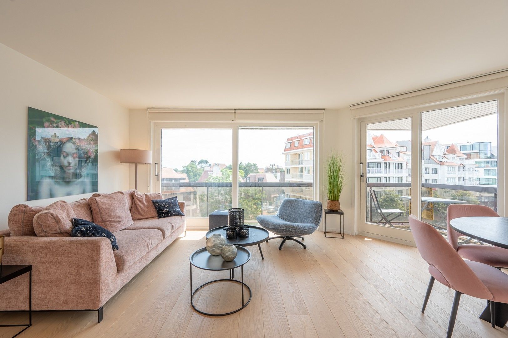 Hoekappartement met zuidwest oriëntatie en open zicht over het Driehoeksplein. foto 8