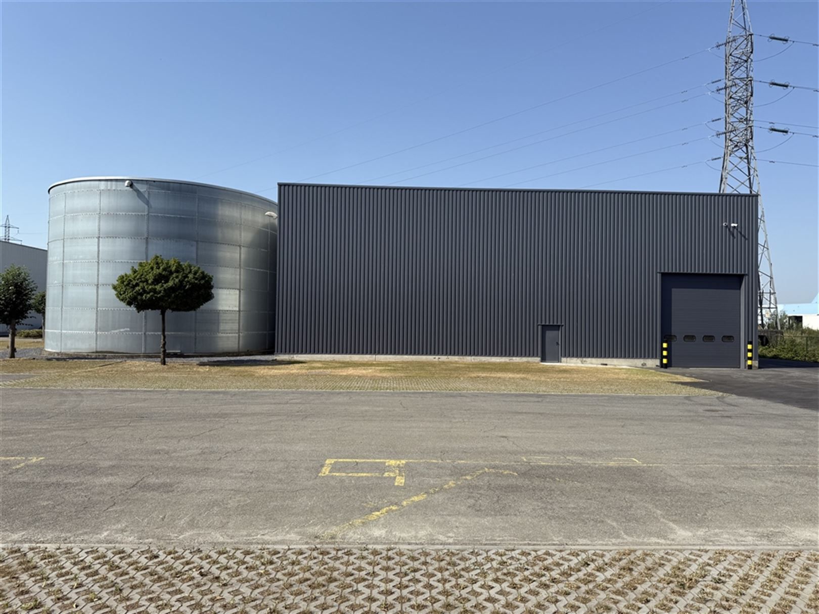 Goed gelezen magazijnen te Genk foto 2