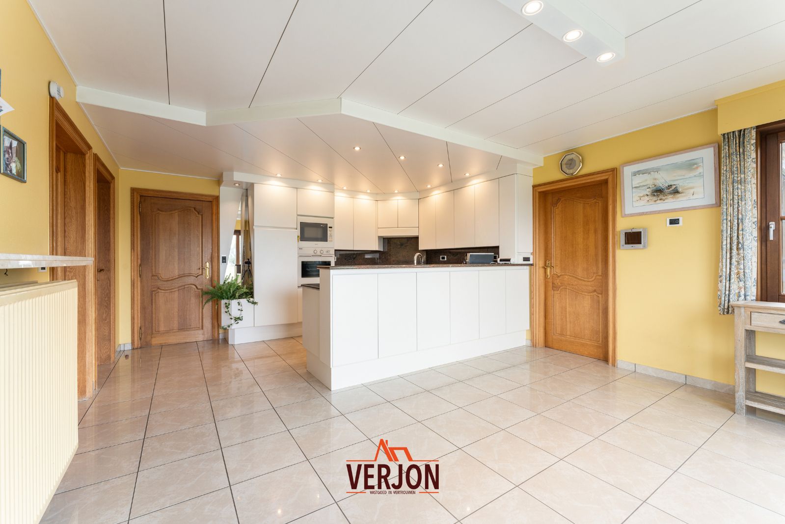 Riante villa op 13.722m2 met 6 slaapkamers, dubbele garage en prachtig vergezicht foto 12
