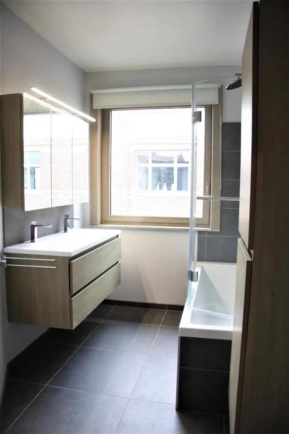 Stijlvol appartement op de 2e verdieping met 3 slaapkamers in het centrum van Zottegem foto 5