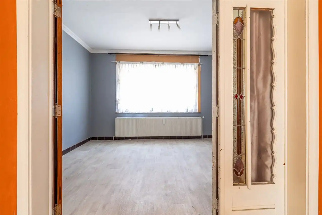 Ruime woning met zuidgerichte tuin en garage in rustige straat nabij centrum. EPC C en 5+ slaapkamers. foto 5