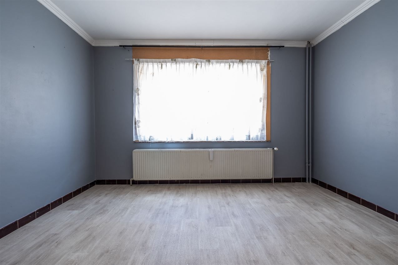 Ruime woning met zuidgerichte tuin en garage in rustige straat nabij centrum. EPC C en 5+ slaapkamers. foto 5