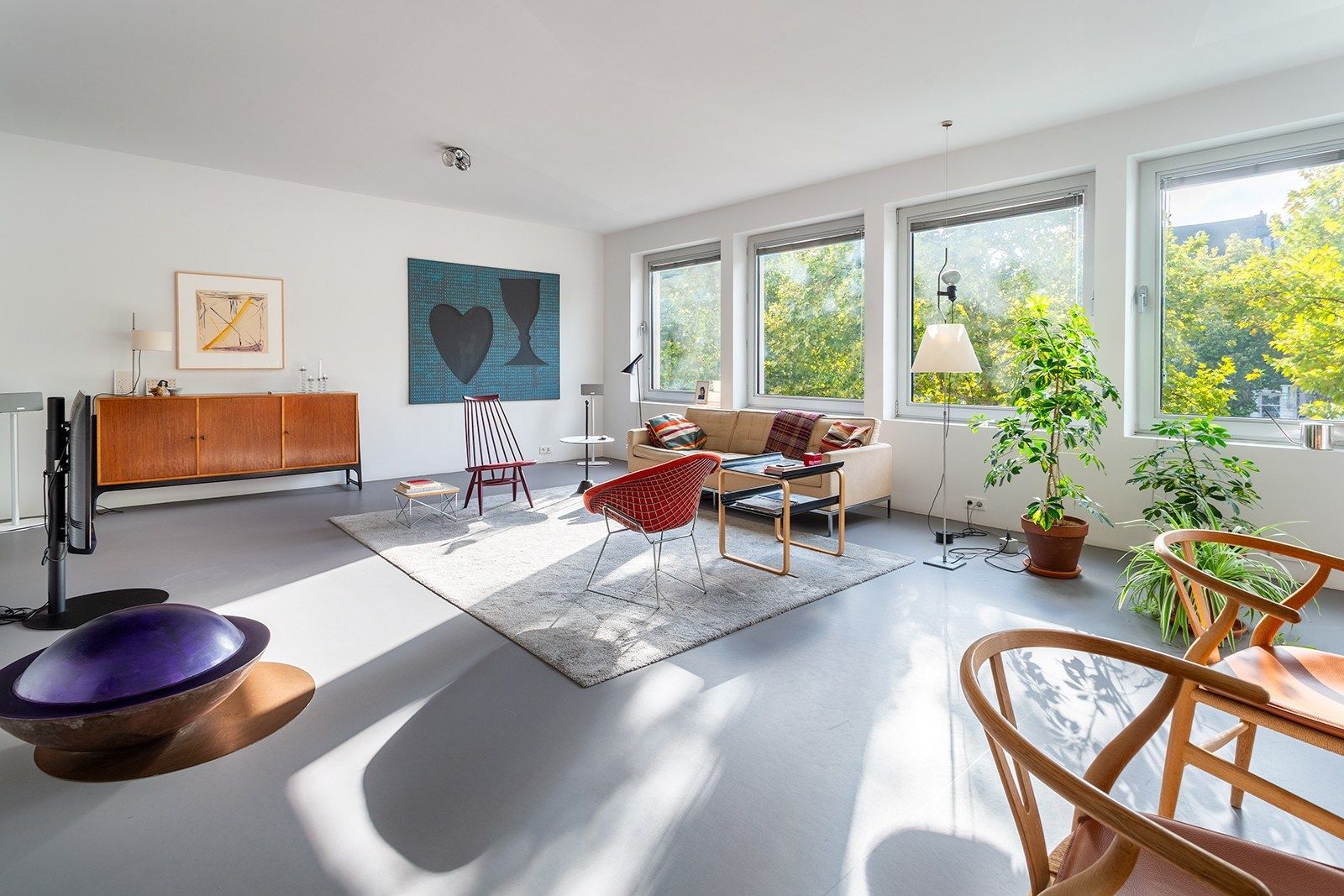 Architecturale parel met een zee van ruimte foto 2