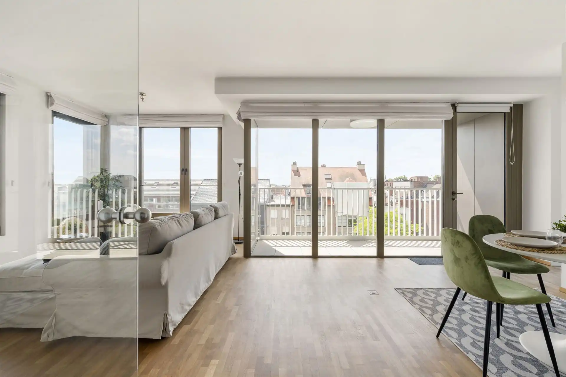 TOPGELEGEN APPARTEMENT met 2 slaapkamers en leuk ZONNETERRAS foto 8