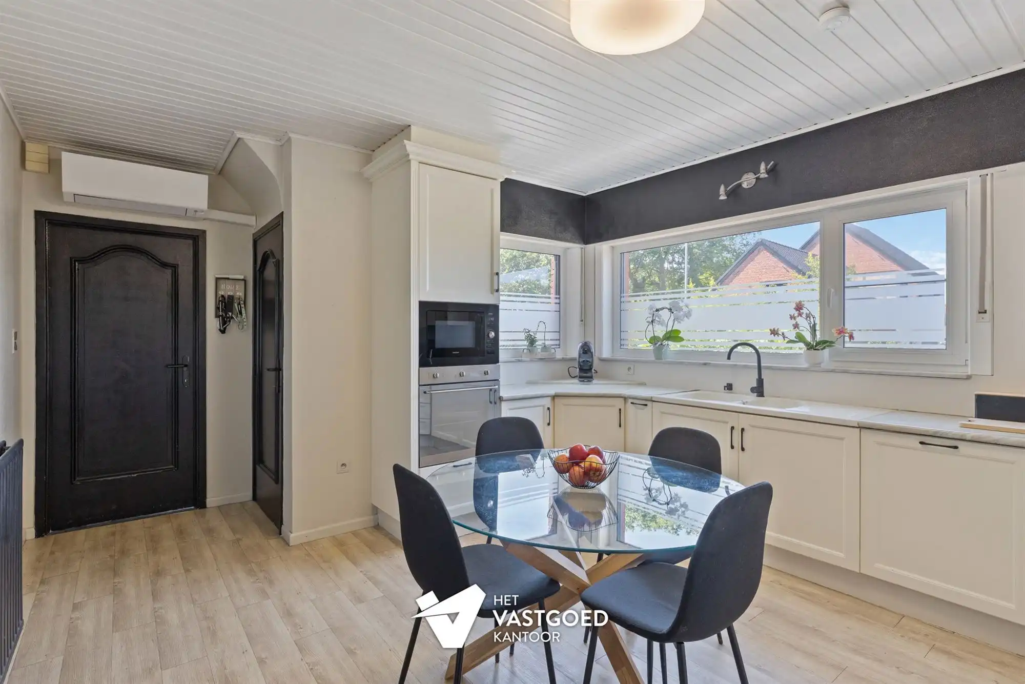 GERENOVEERDE, INSTAPKLARE WONING OP LEUKE LIGGING foto 6