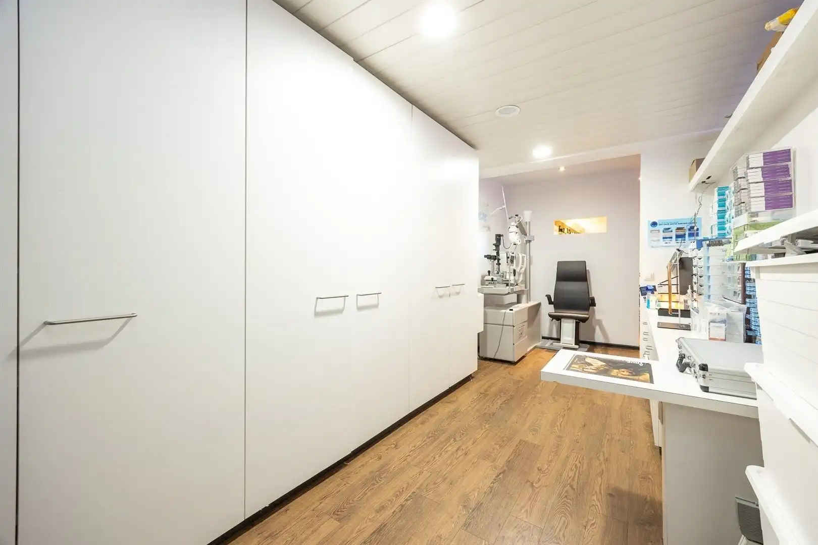 Handelsgelijkvloers op topligging in hartje Brasschaat foto 8