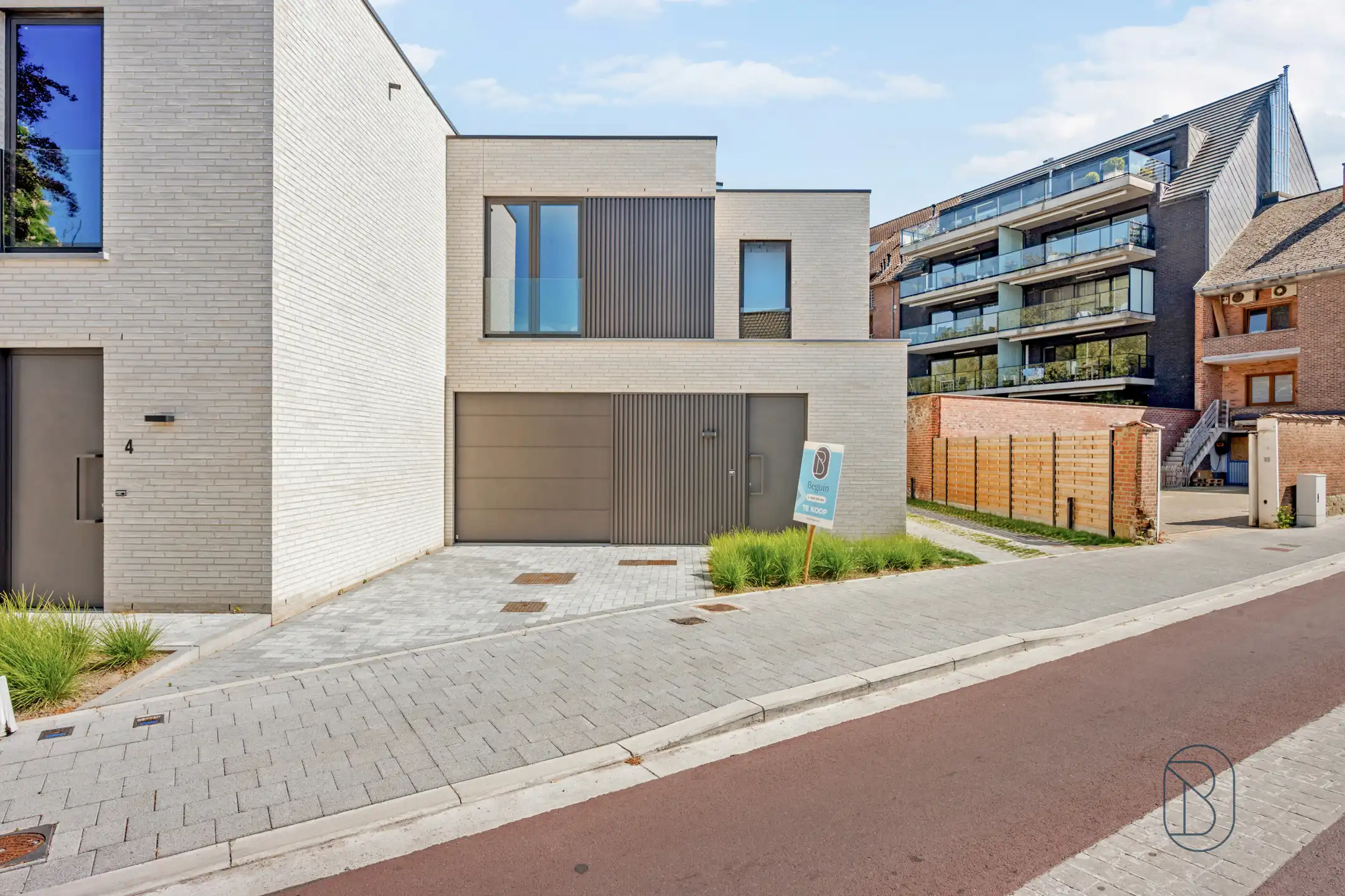 Kwalitatief afgewerkte nieuwbouw  (HOB) met 3 slk, E-peil 0 foto {{pictureIndex}}