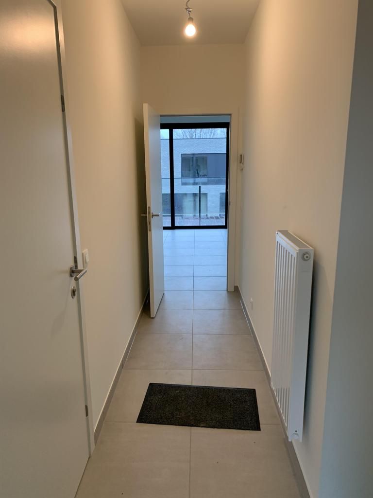Prachtig nieuwbouw appartement met 2 slaapkamers en 2 ondergrondse staanplaatsen te Zellik. foto 2