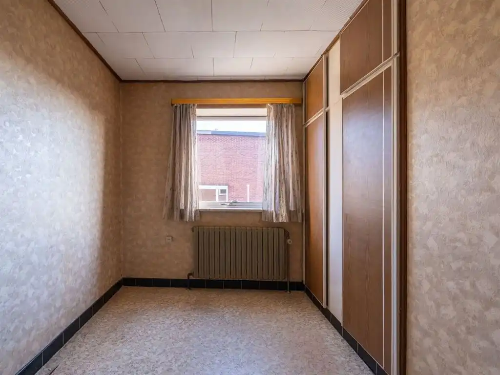 Te renoveren vrijstaande woning met 4 slaapkamers foto 30