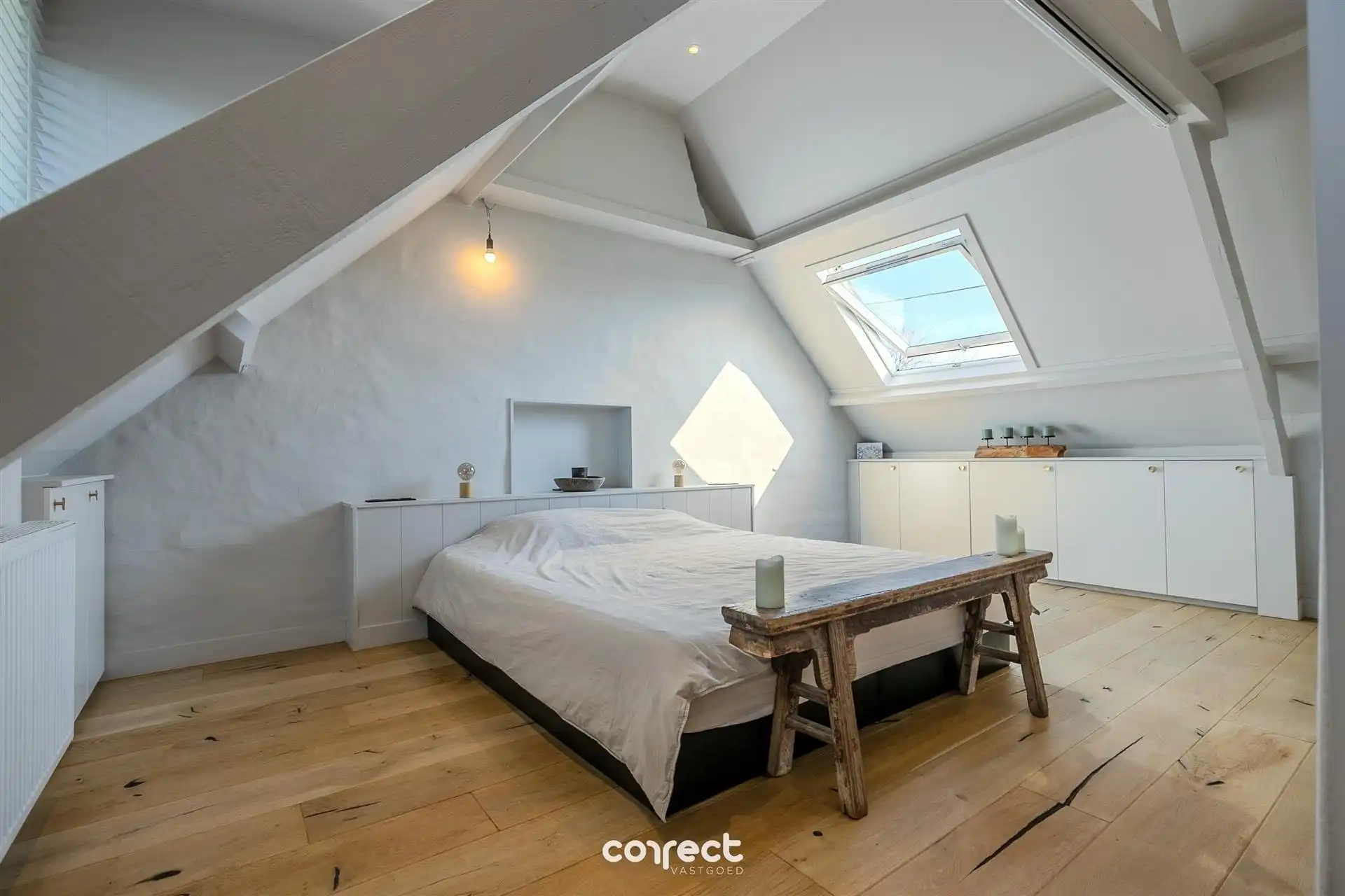 Smaakvolle, volledig gerenoveerde open bebouwing op rustige ligging. foto 10