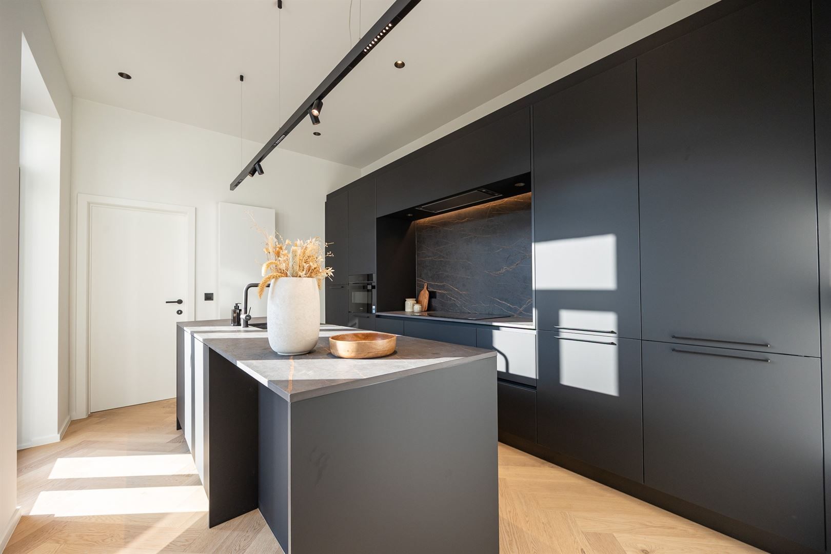 Gerenoveerd appartement met luxe-afwerking en topterras foto 9