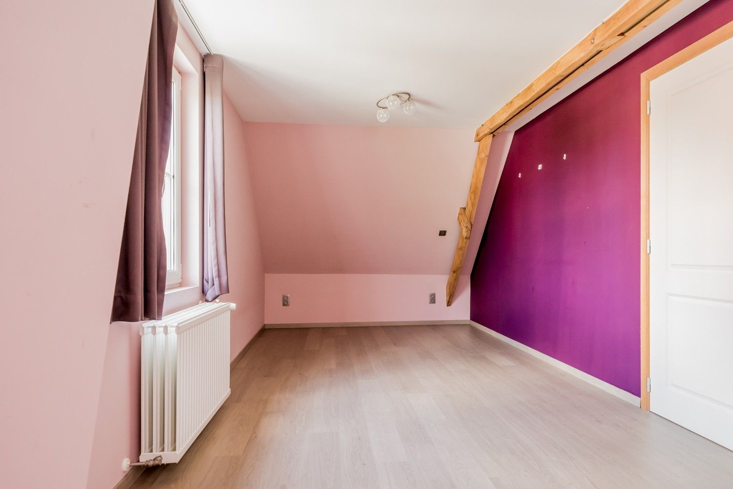 Landelijke woning met ruime opslagplaats op volwassen stuk grond foto 22