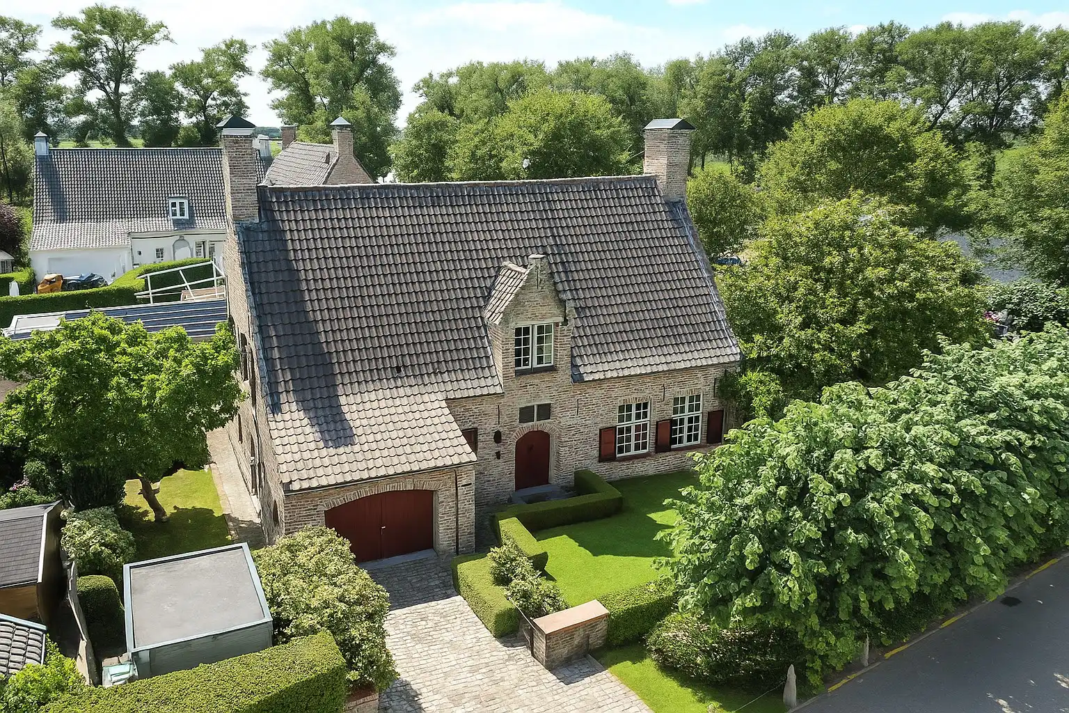 Sluisse Villa aan het water : Onder architectuur gebouwd, wonen aan de Damse Vaart foto {{pictureIndex}}