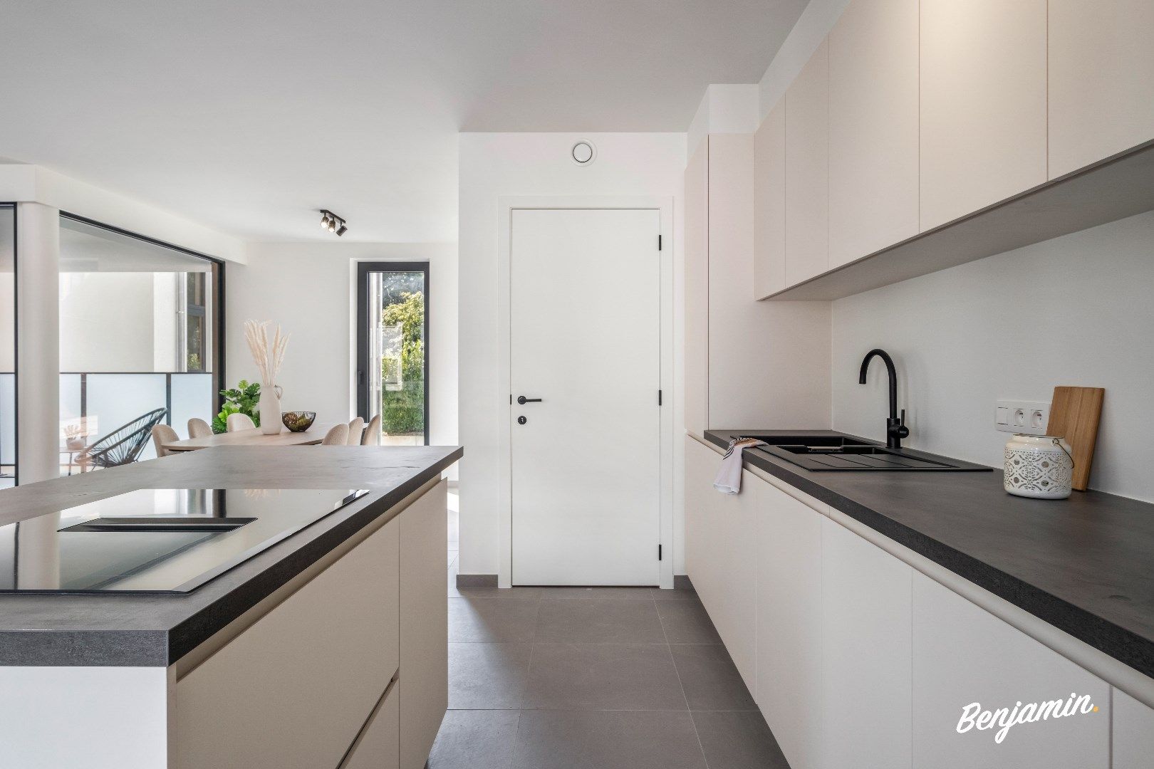 Nieuwbouwappartement met 2 slaapkamers, zonnig terras en staanplaats op de markt van Beselare foto 8
