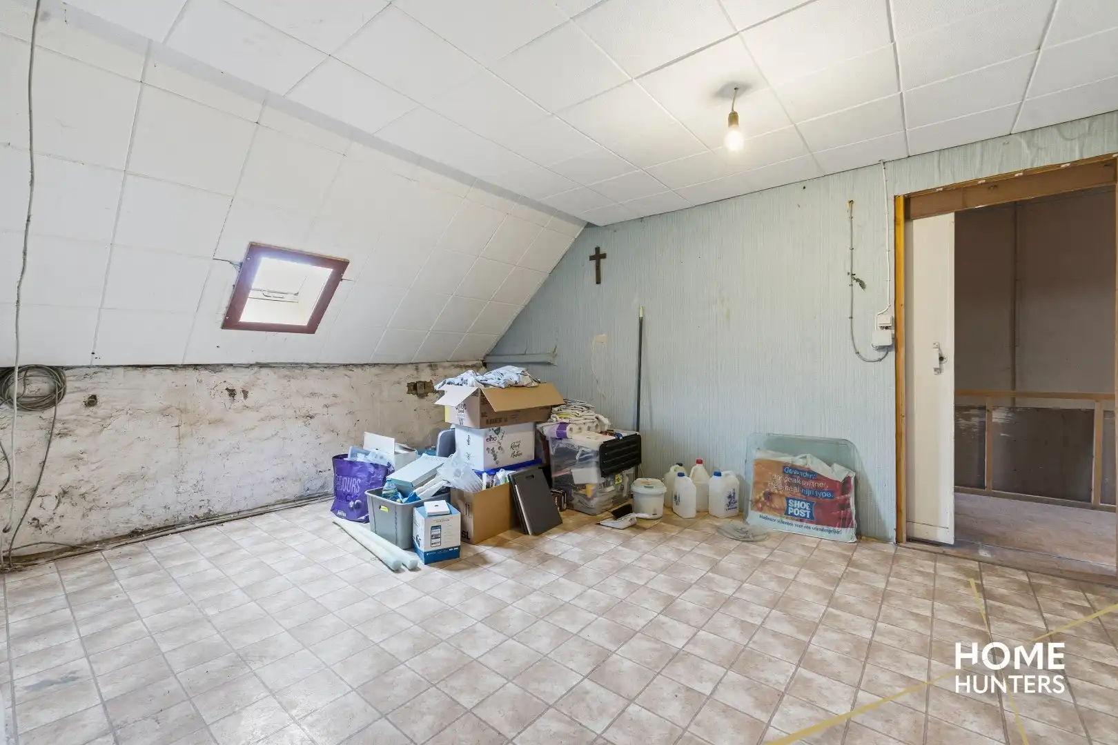 Te renoveren woning met 3 slaapkamers en ruime garage in Vlamertinge foto 15