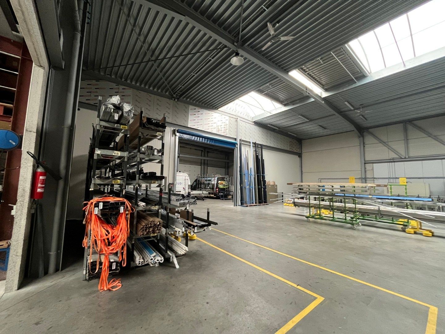 Een welgelegen bedrijfspand (KMO - industrie) van 2.815m² foto 12