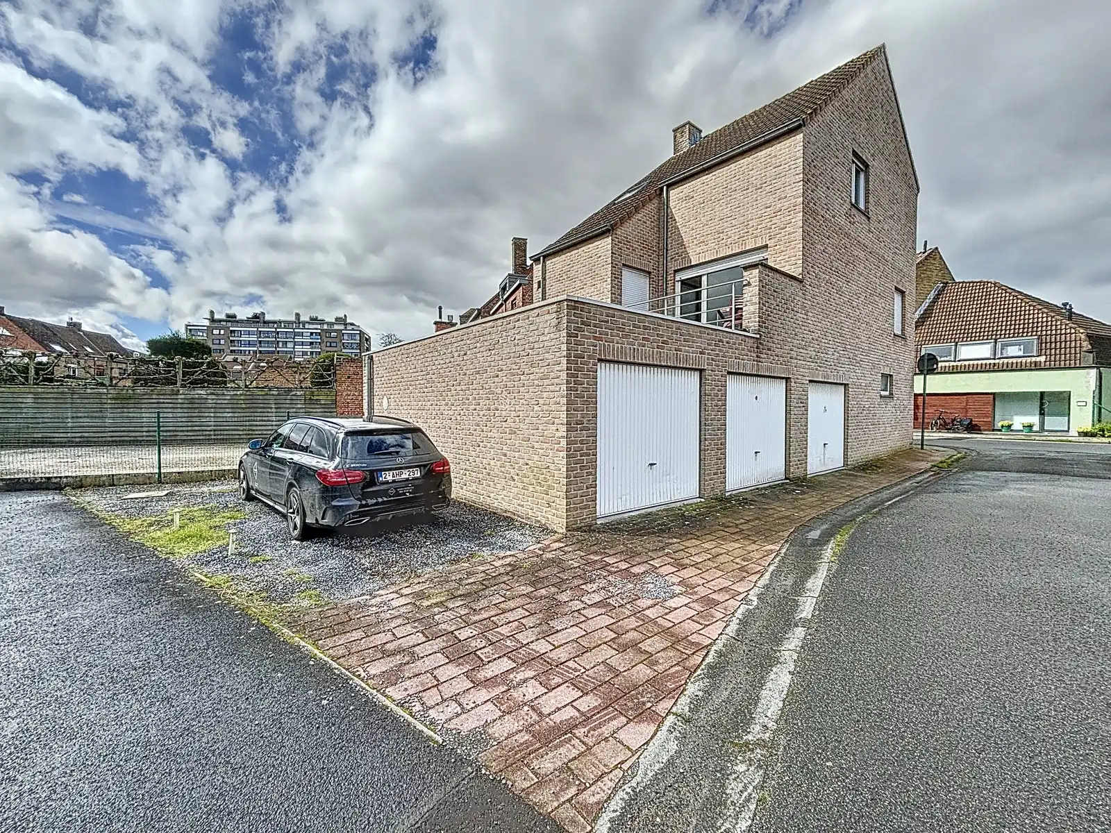Woning met 4 garages, autostaanplaats en terras te Assebroek foto 13