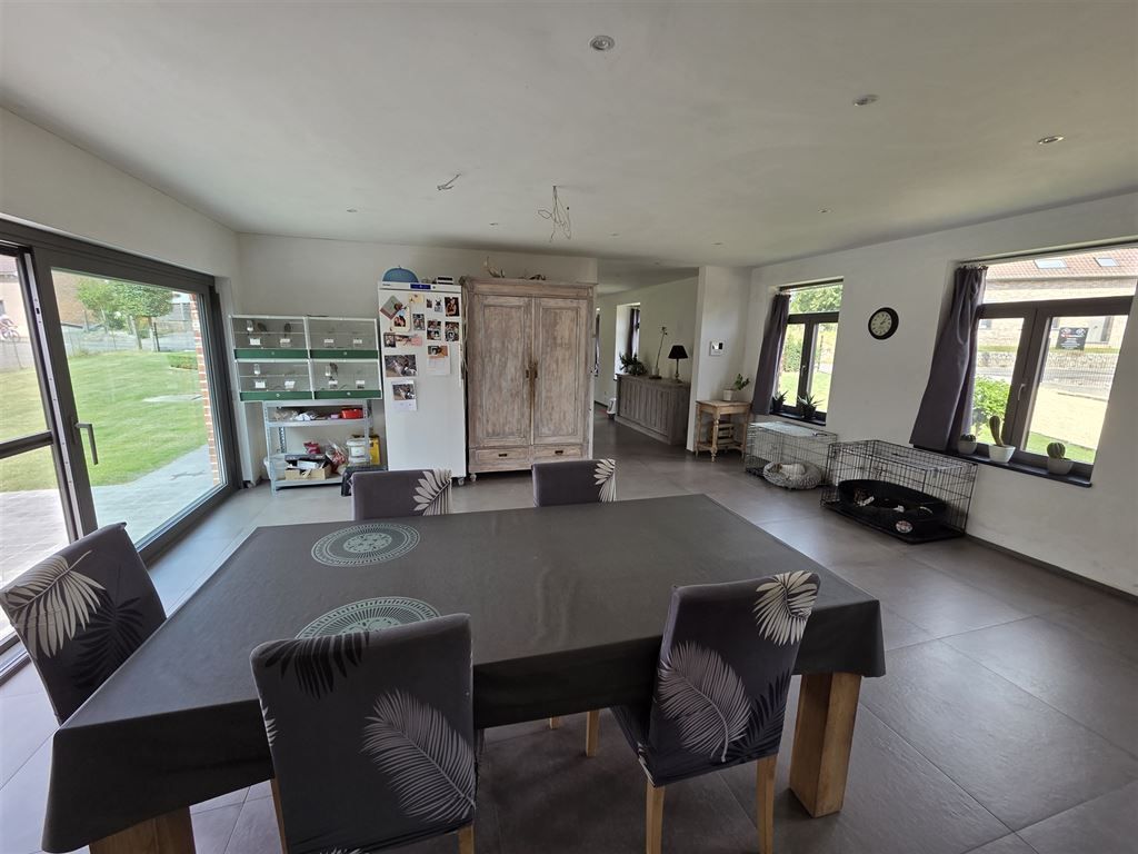 Mooie gerenoveerde energiezuinige  open bebouwing met hangaar en bijgebouwen foto 13