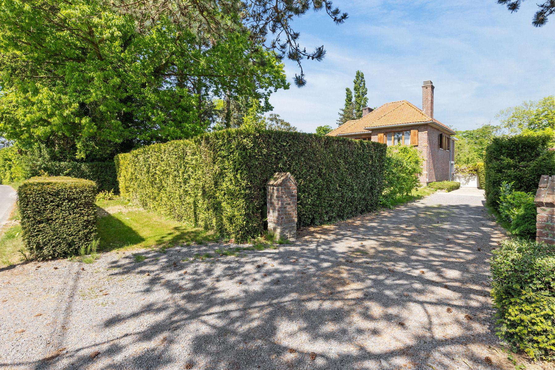 Zeldzame kans in Ronse – karaktervolle woning op toplocatie! foto 2