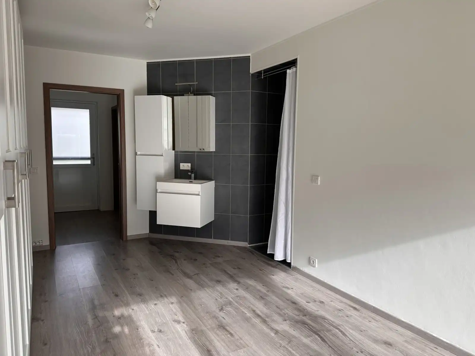 Woning met 4 slaapkamers in rustige wijk foto 8