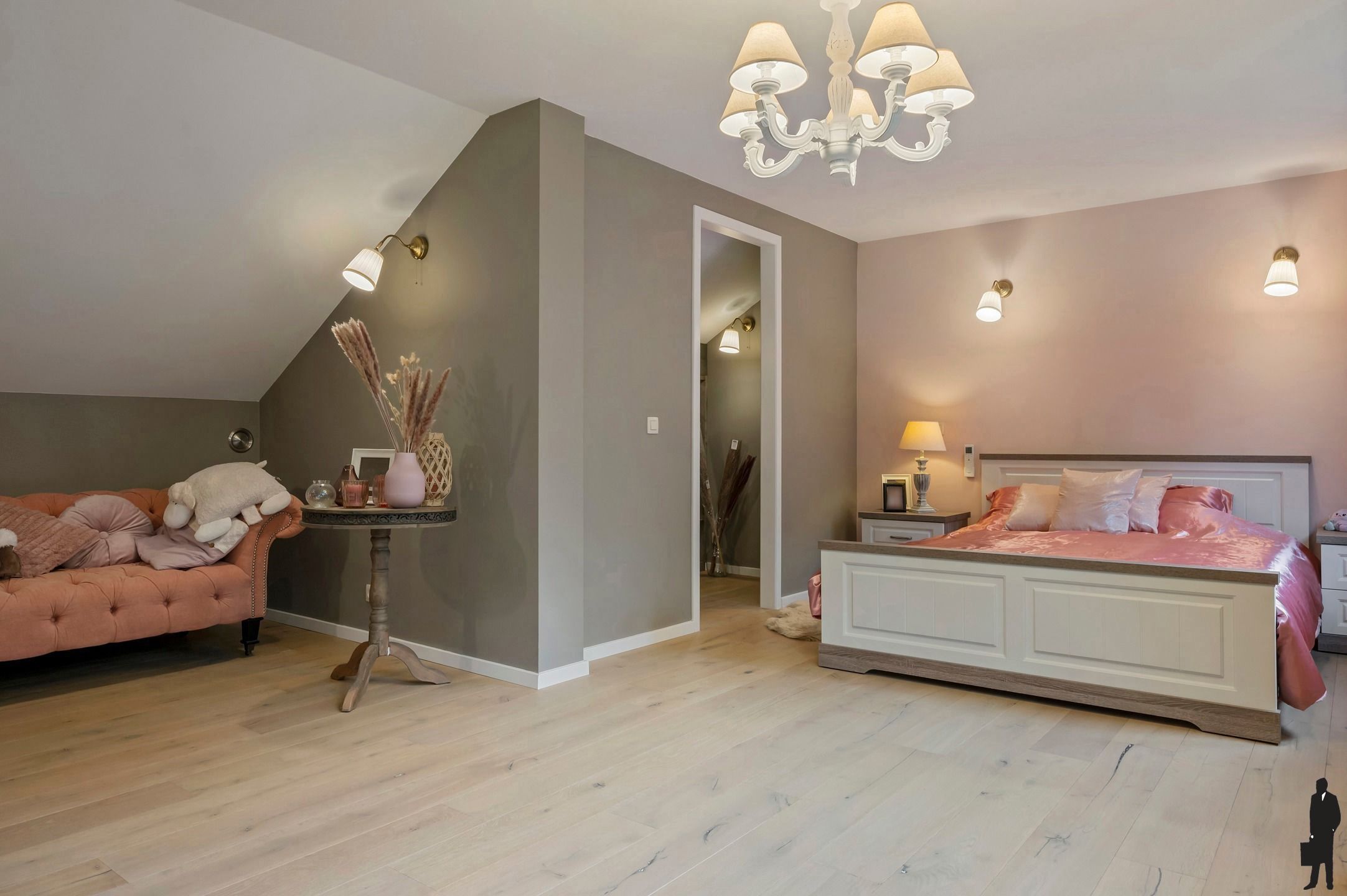 Volledige gerenoveerde villa te koop foto 51