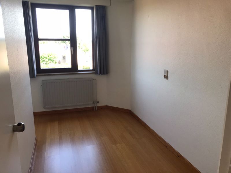 Rustig en zongeoriënteerd 3 slk appartement (153 m²), terras met een groen en weids uitzicht over het Kanaal Gent-Oostende, kelder met private autostaanplaats - op wandelafstand van AZ Sint Jan Campus en op 3 km  van het centrum van Brugge. foto 25