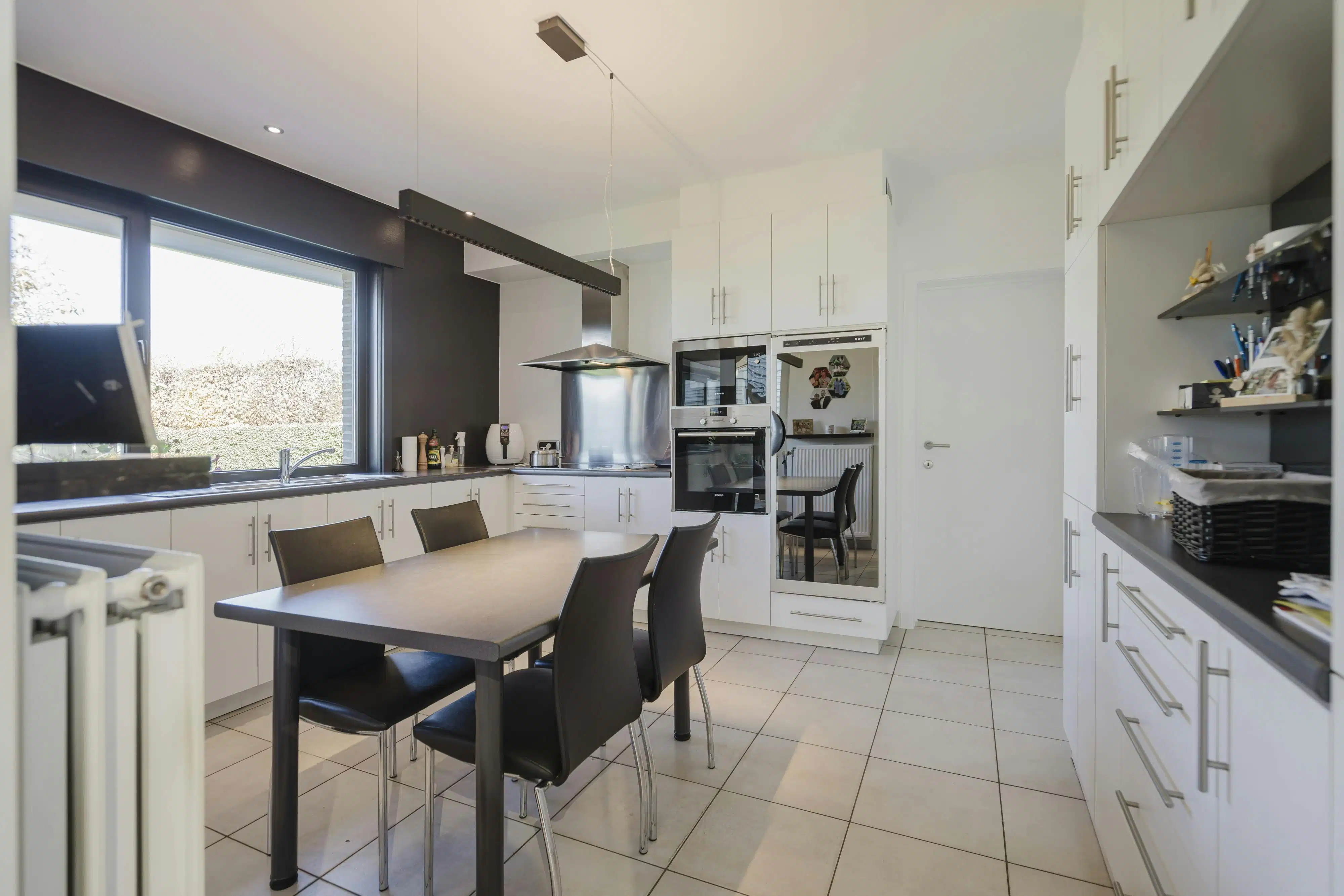 Ruime villa met 6 kamers te koop in Sint-Eloois-Vijve foto 9