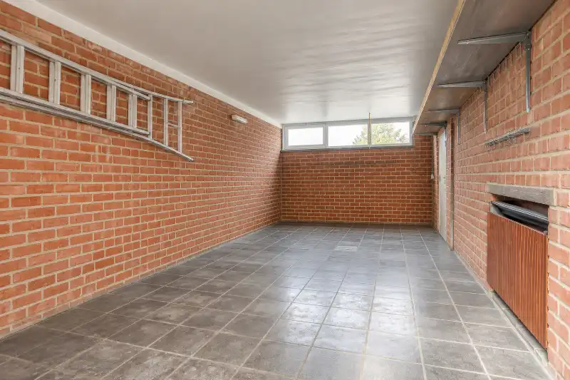 Bungalow op topligging in Astene, rust, groen en een prachtig verzicht foto 12