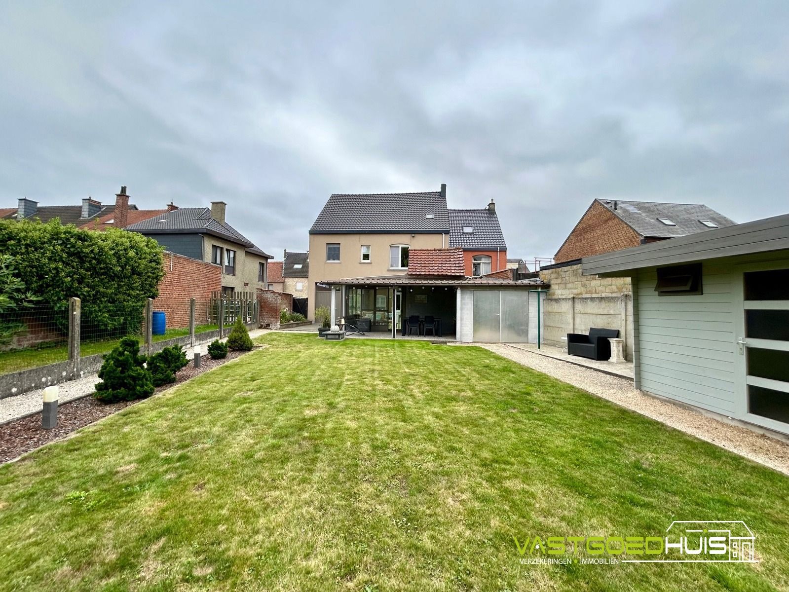 Hedendaagse, instapklare HOB met garage en tuin foto 25
