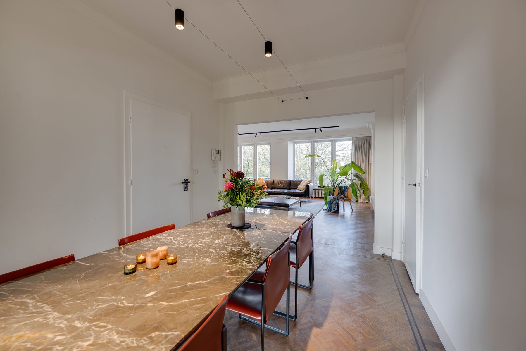 Instapklaar appartement met buitenruimte aan het Albertpark foto 3