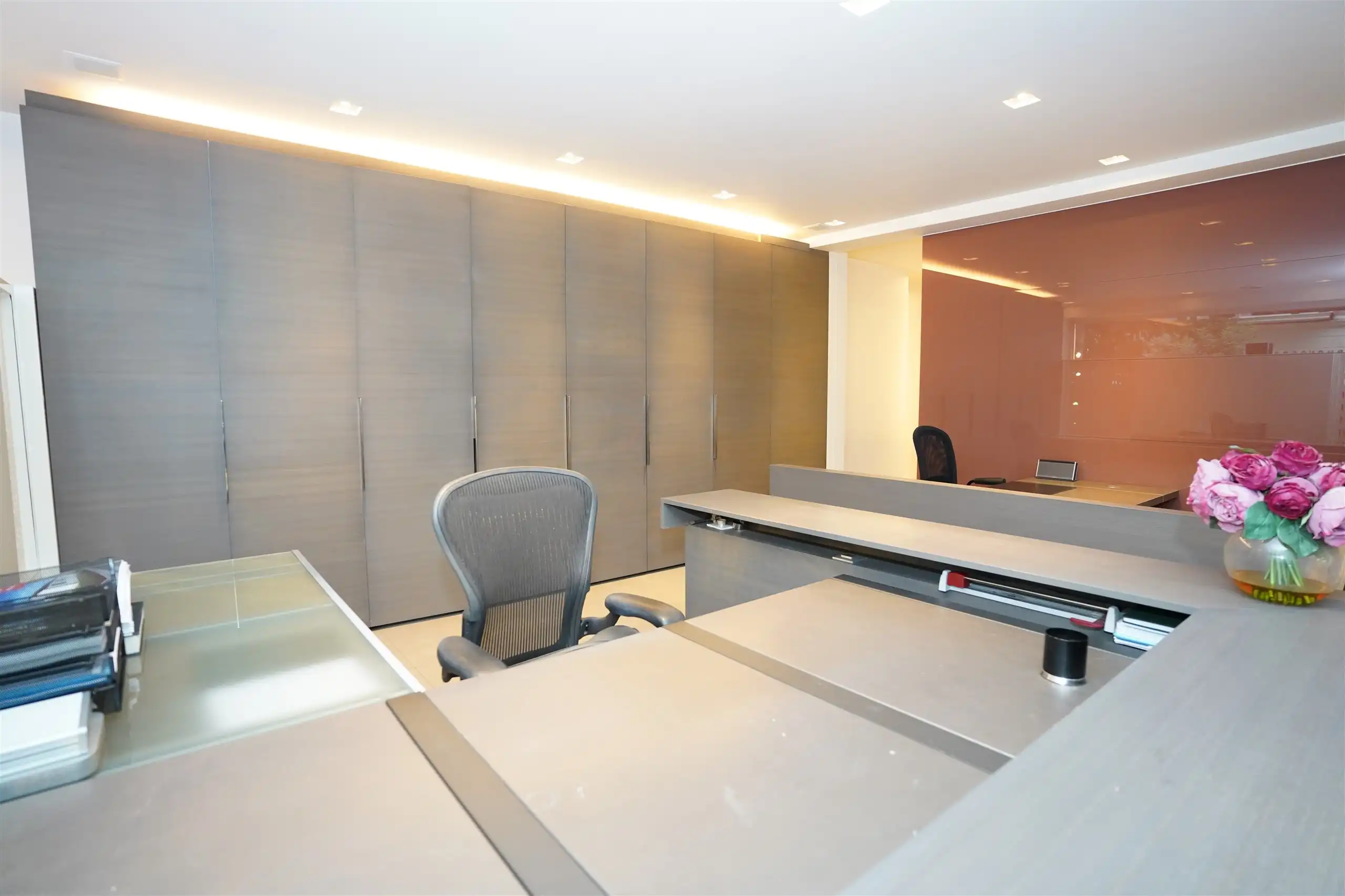 Instapklaar bureel tussen Grote Markt & Conservatoriumplein foto 9