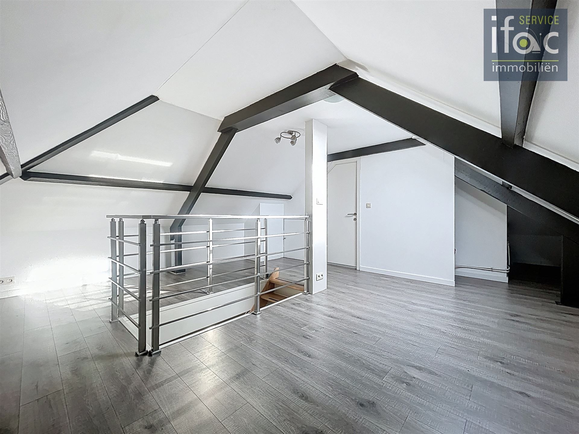 Uitstekend gelegen woning met 4 slaapkamers en 2 badkamers foto 18