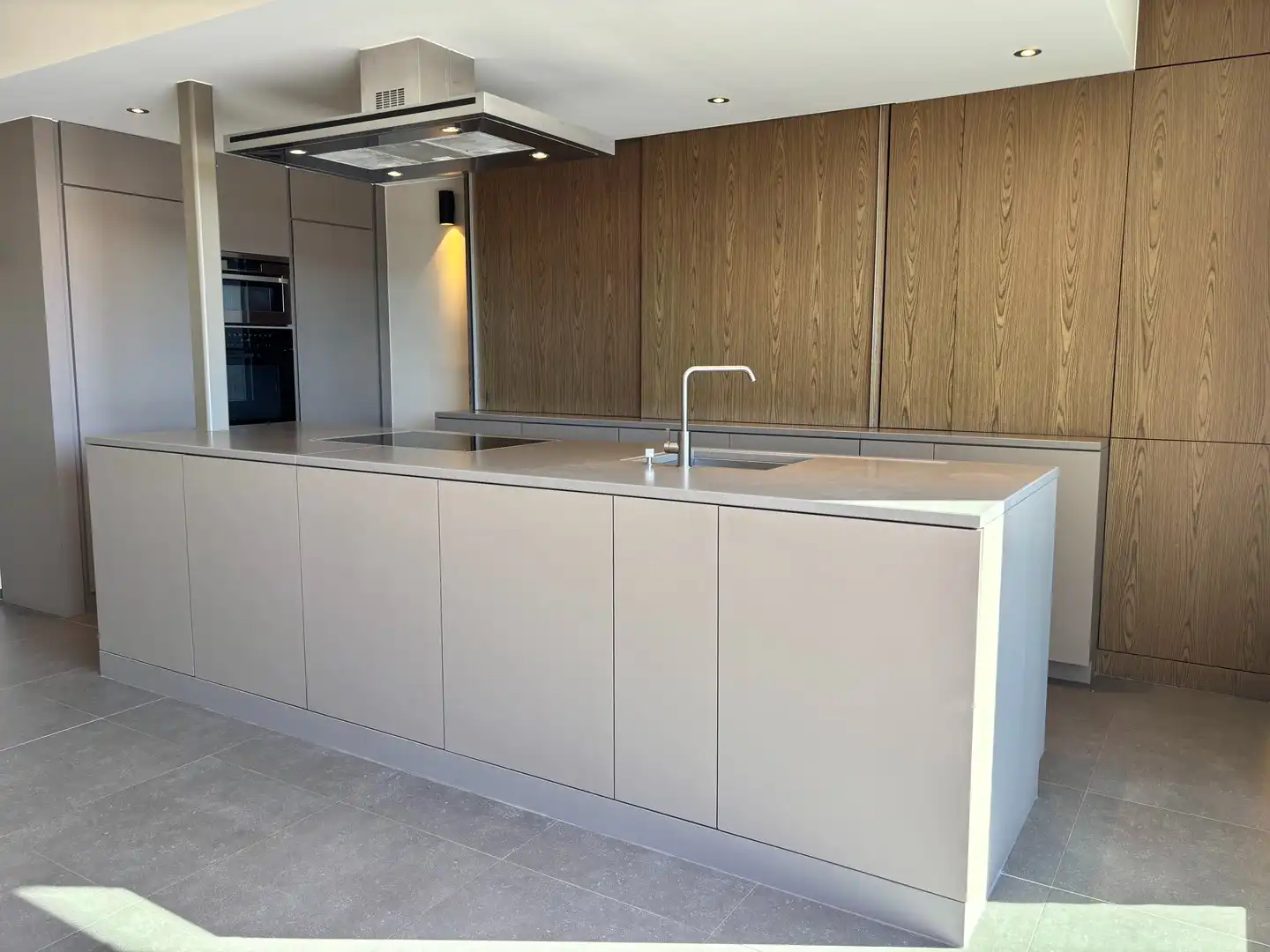 Uitzonderlijk ruim en gerenoveerd duplexappartement met 5 slaapkamers met zonnig terras in Sint-Idesbald foto 3