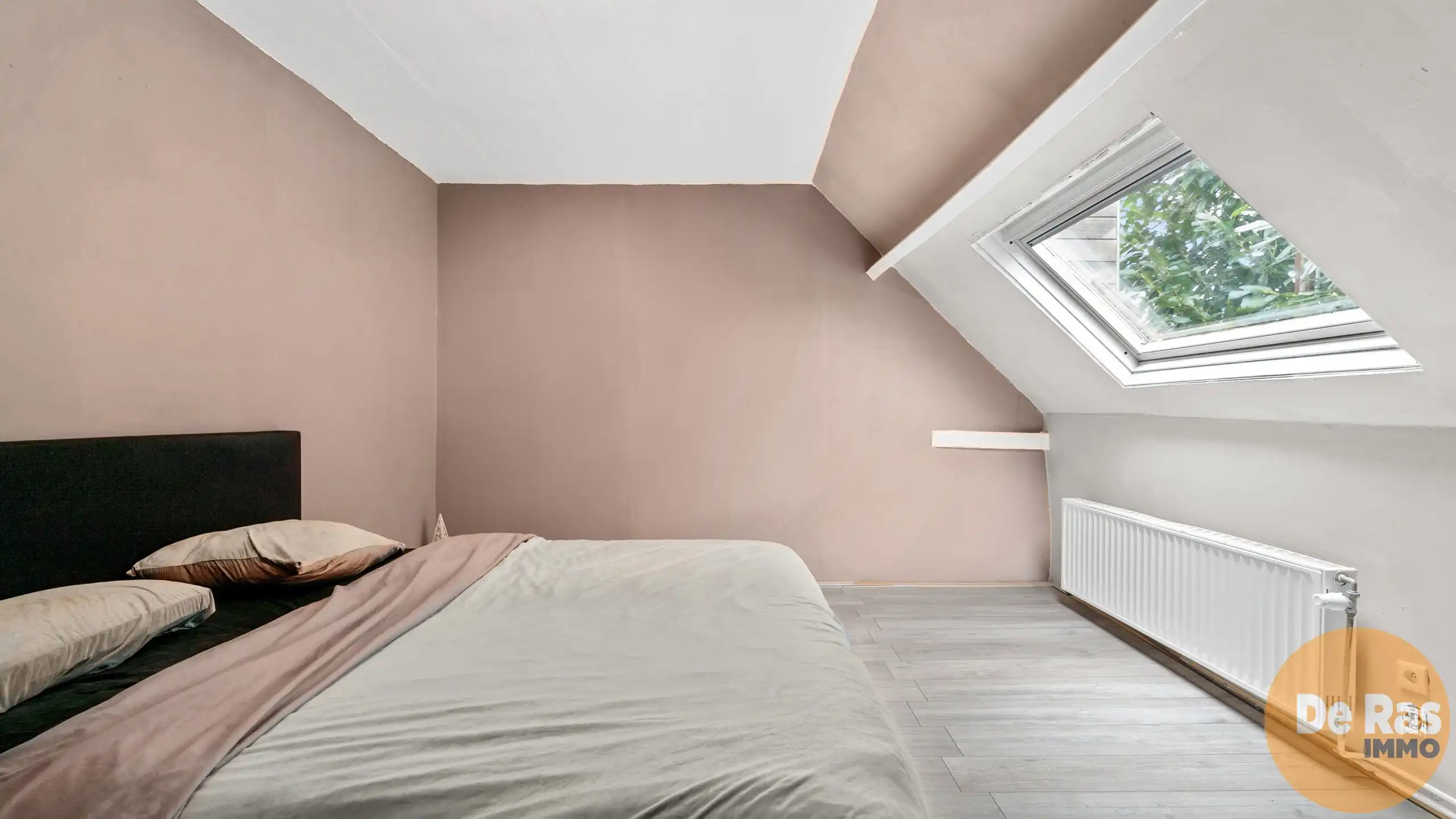 VLOESBERG -  Landelijk gelegen woning op ruim perceel van 17 are foto 7