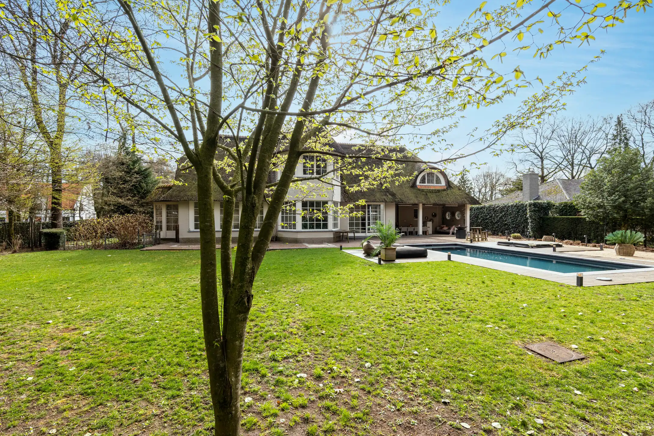 Rietgedekte villa op 2.000 m² met zwembad foto 30