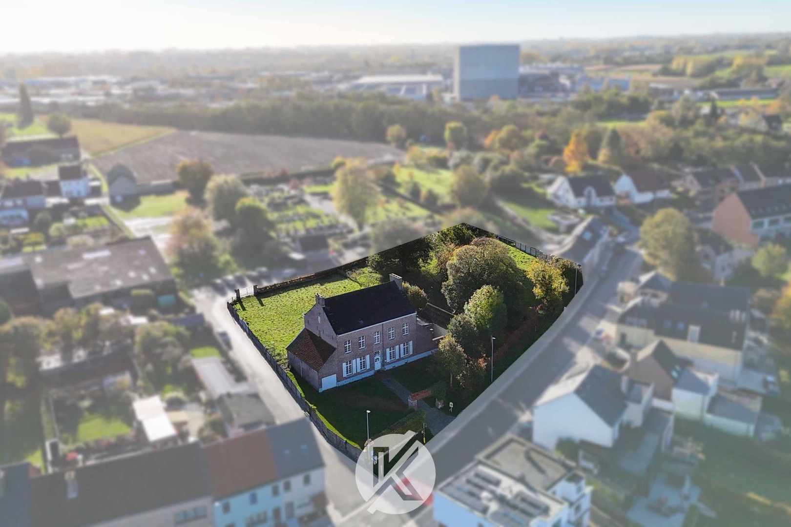 Tijdloze pastorie met historische allure op 4.057 m² foto 3