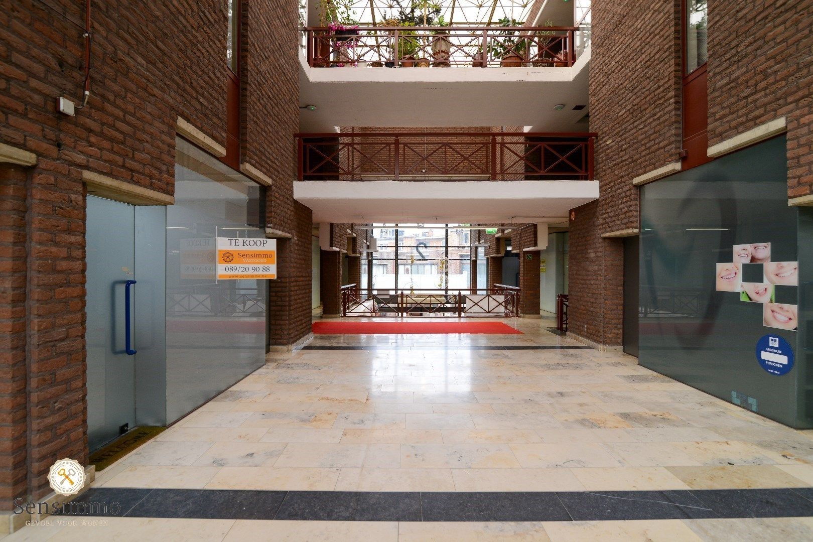 Handelsruimte in het hartje van Genk foto 2