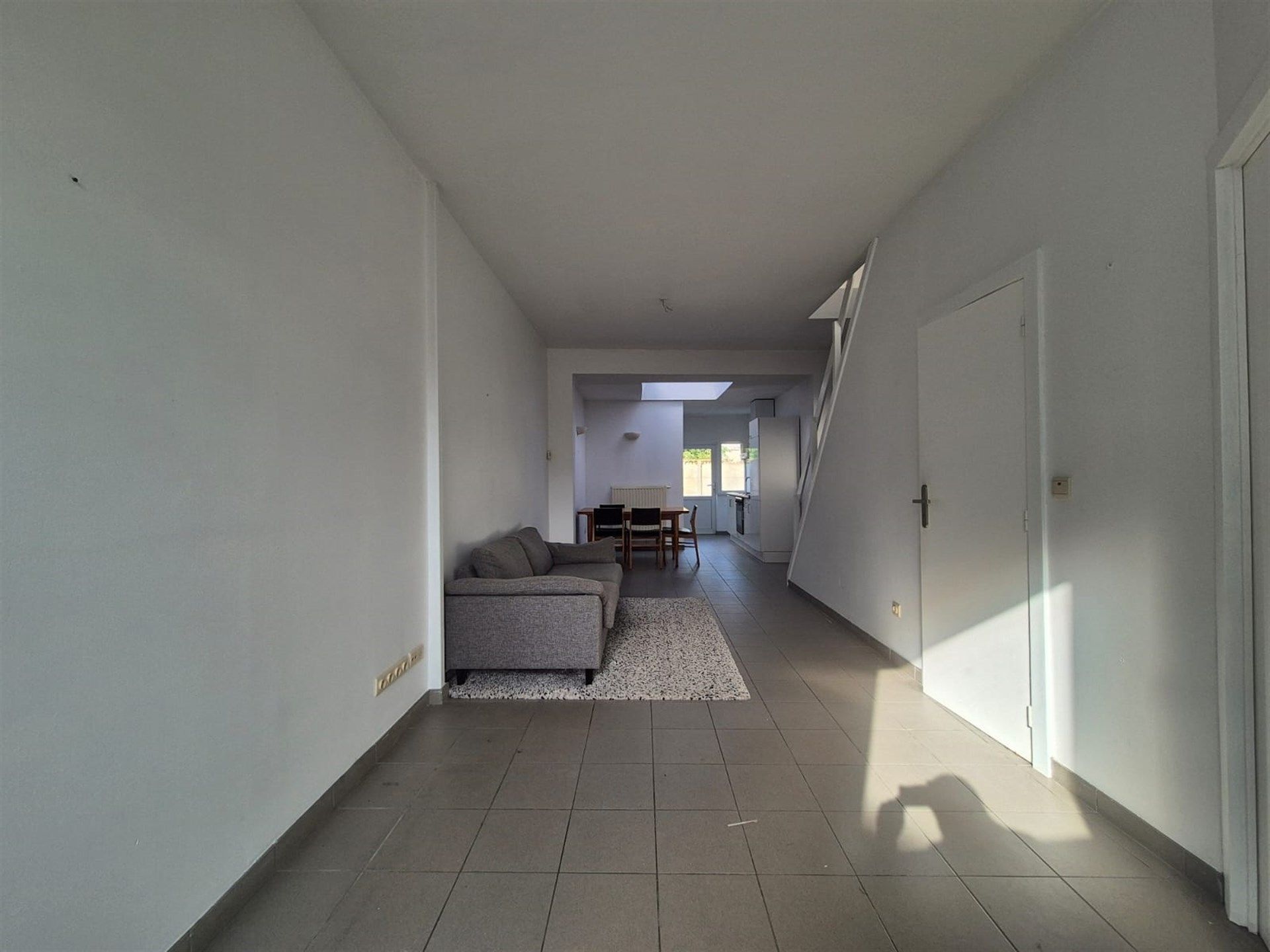 Zeer gunstig gelegen starterswoning met 2 slaapkamers en tuin. foto 4