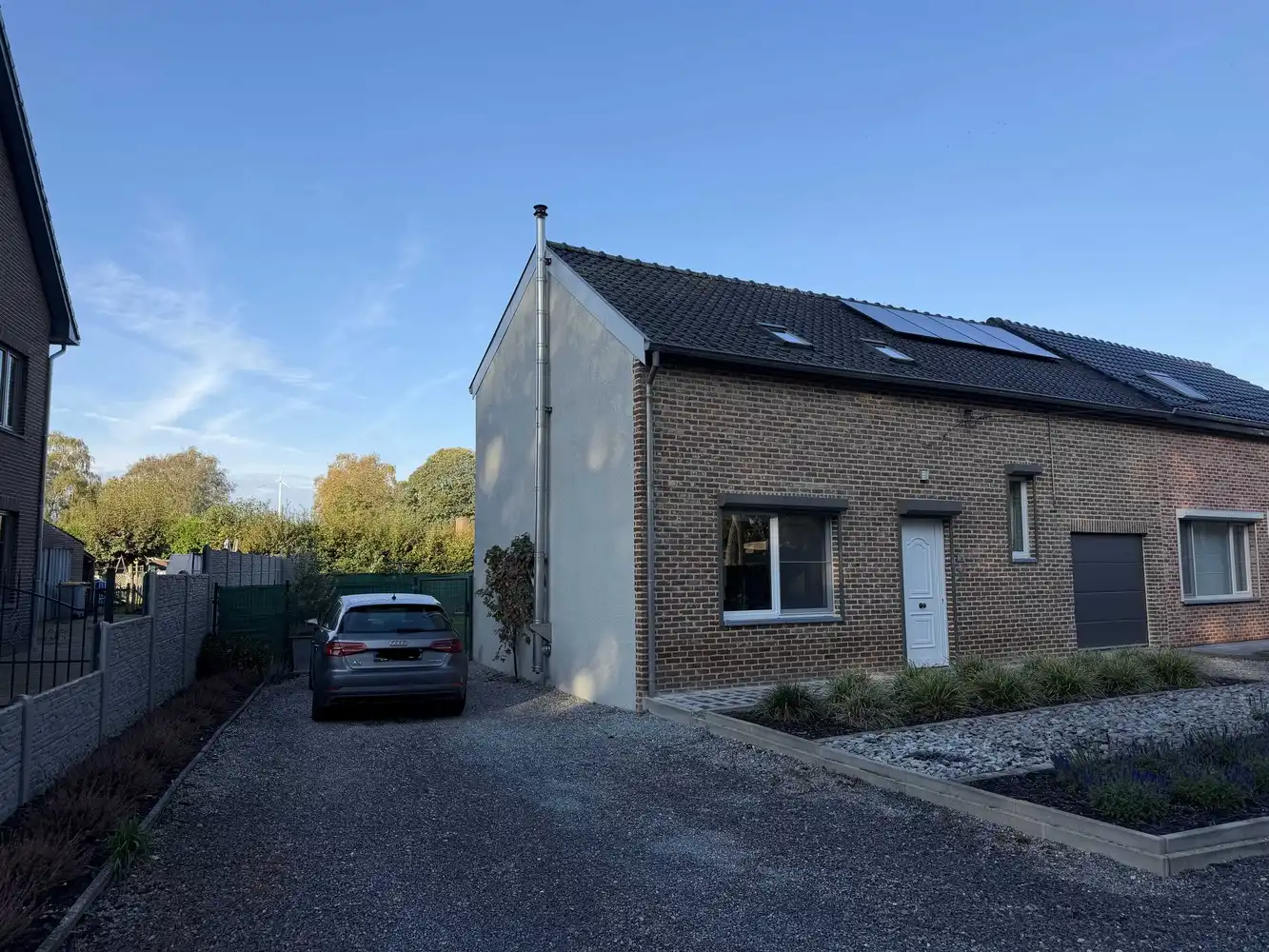Gerenoveerde woning met 3 slaapkamers aan de oever van de Zuid-Willemsvaart foto {{pictureIndex}}