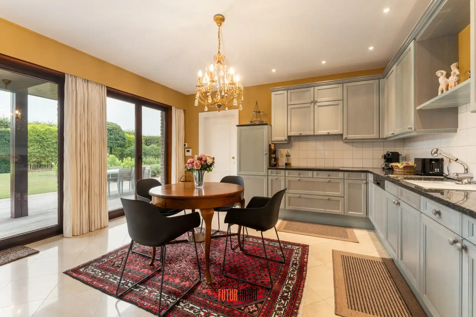 Prachtige villa in residentiële woonwijk foto 13