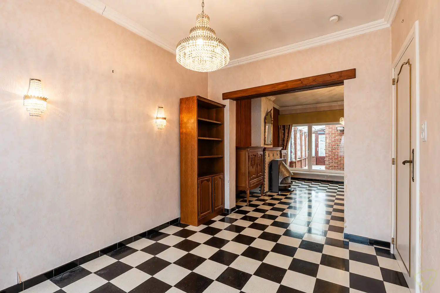 Ruime woning met een gunstige ligging te Eeklo! foto 4