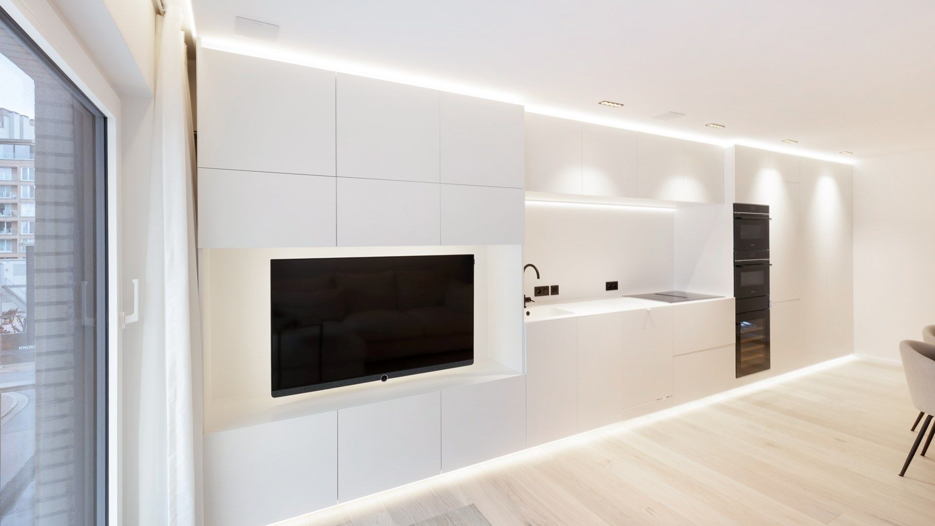 Subliem gerenoveerd appartement aan de Zeedijk foto 5